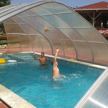 Farkasverem Vendeghaz Hotel Nyirtura Luaran gambar